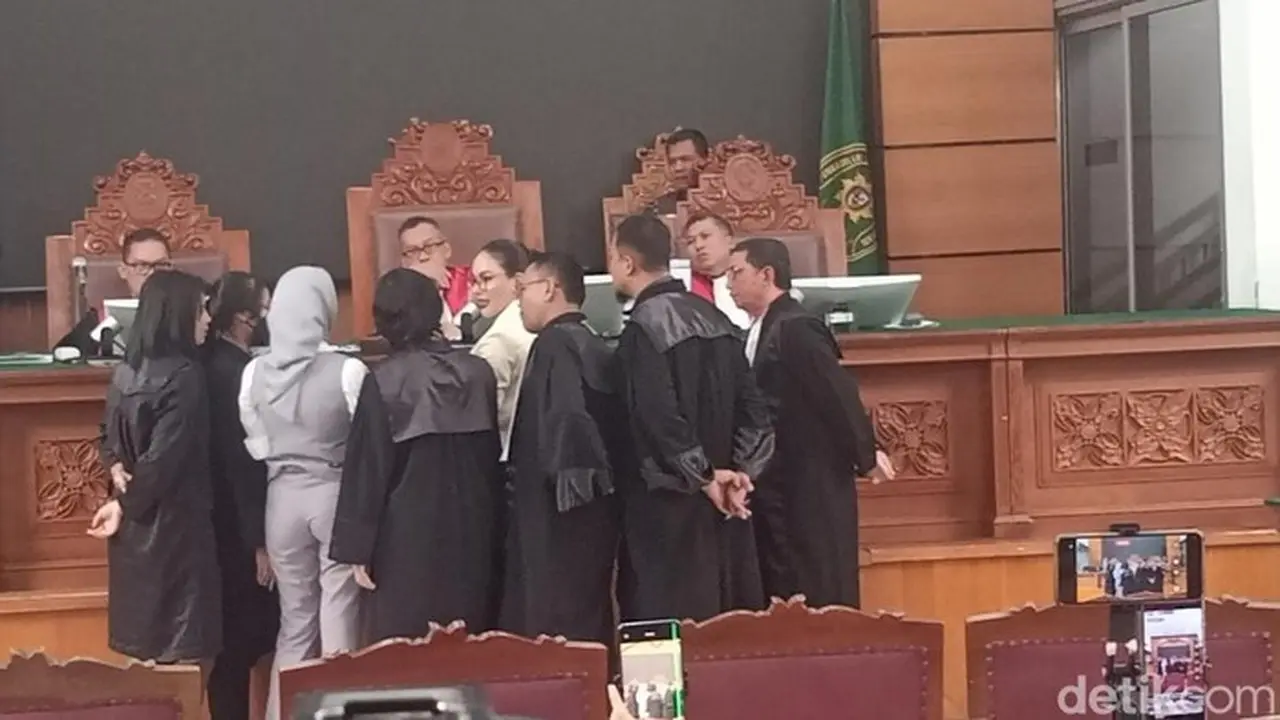 Kuasa Hukum Reza Gladys: Bukti Fotokopi Nikita Mirzani Tak Layak Gugatan Rp200 Miliar Kuasa Hukum Reza Gladys: Bukti Fotokopi Nikita Mirzani Tak Layak Gugatan Rp200 Miliar