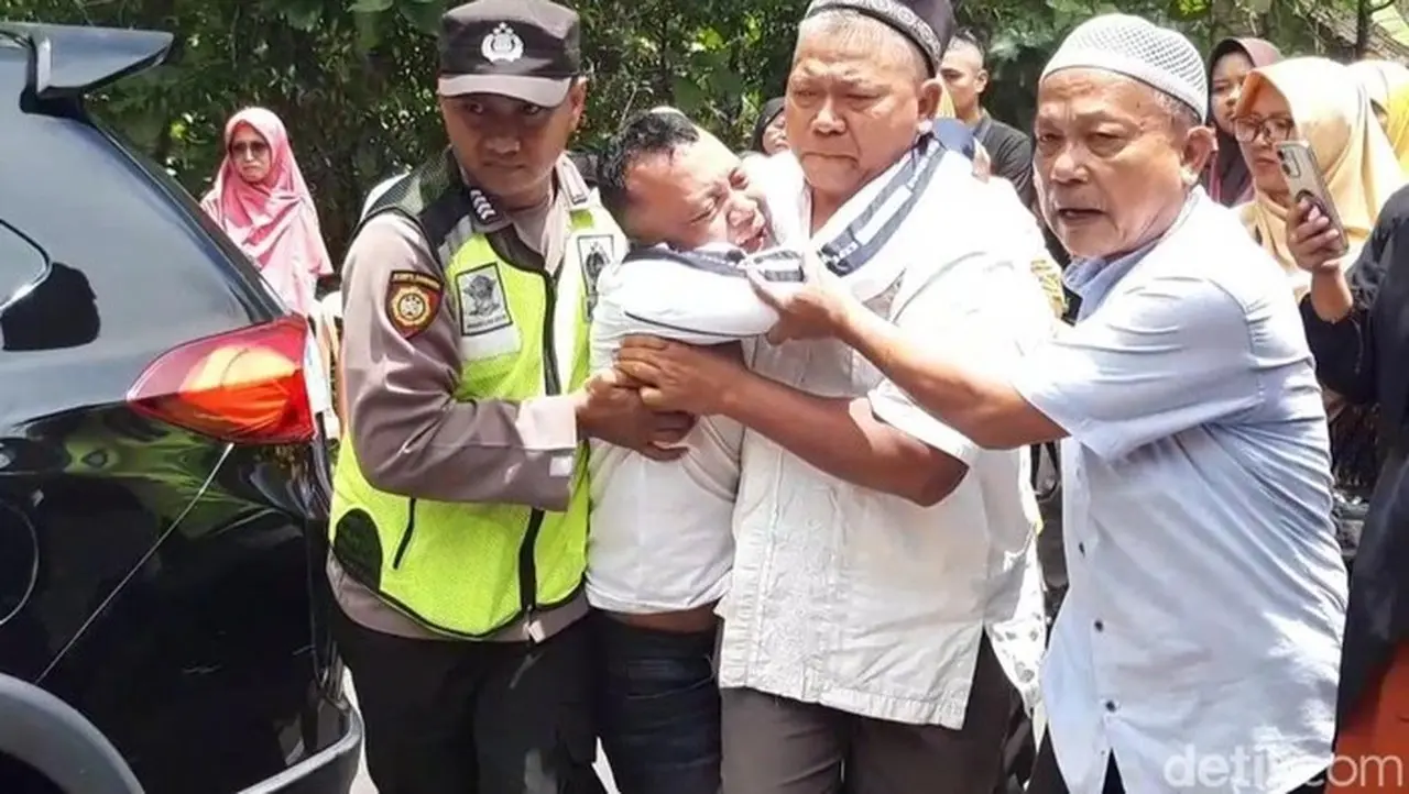 Tangis Purwanto Pecah di Boyolali, Pulang Merantau untuk Makamkan Anak Korban Perampokan Sadis Tangis Purwanto Pecah di Boyolali, Pulang Merantau untuk Makamkan Anak Korban Perampokan Sadis