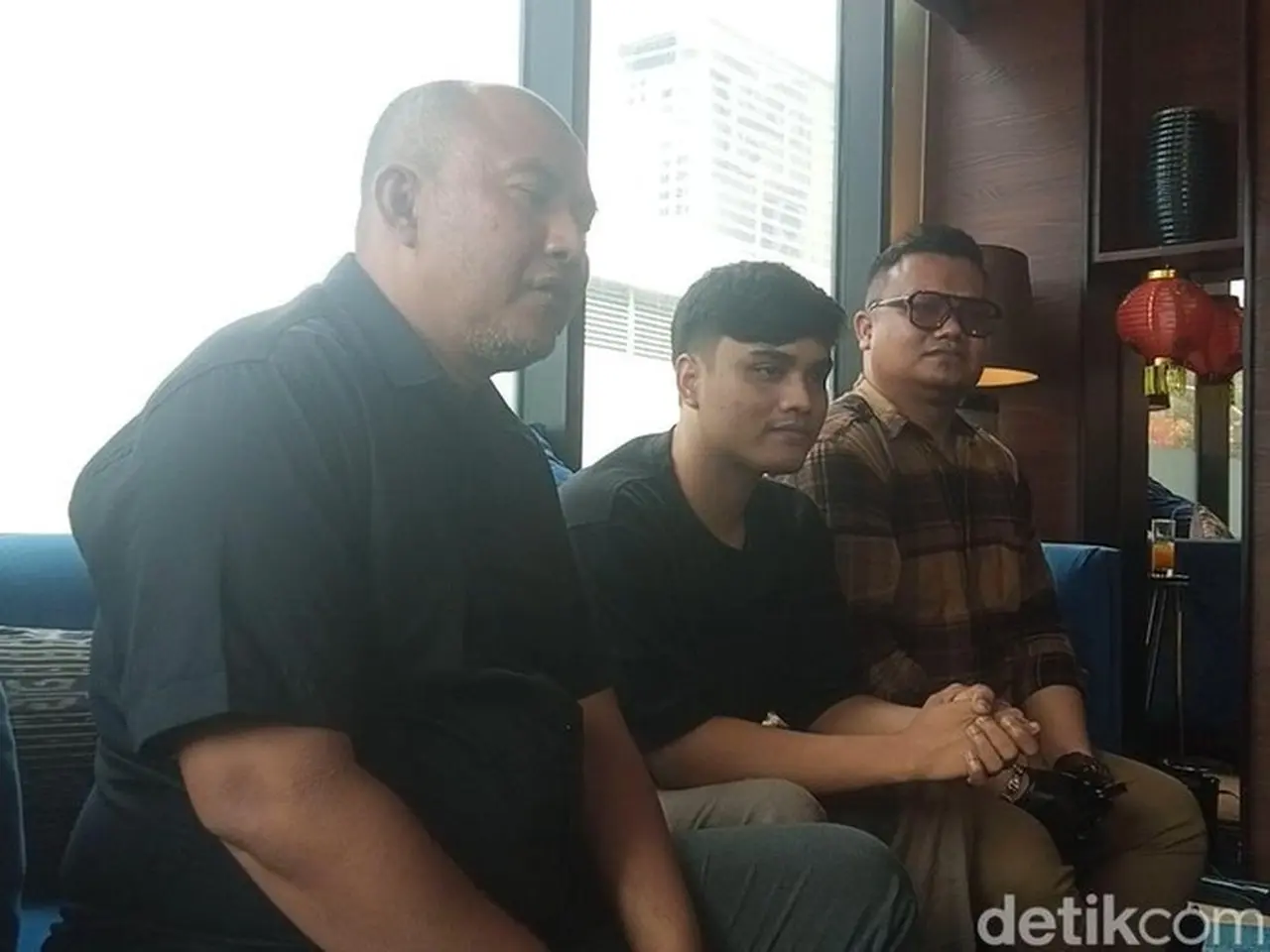 Ressa Rizky Masih Canggung Panggil Denada ‘Mbak’, Akui Jarak Emosional Belum Teratasi Ressa Rizky Masih Canggung Panggil Denada ‘Mbak’, Akui Jarak Emosional Belum Teratasi