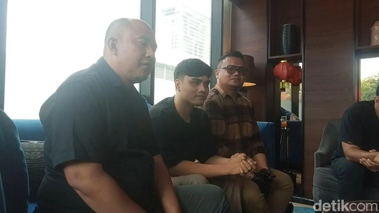 Ressa Rizky Ungkap Keinginan Bertemu Denada Setelah 24 Tahun, Akui Trauma Masa Lalu Ressa Rizky Ungkap Keinginan Bertemu Denada Setelah 24 Tahun, Akui Trauma Masa Lalu