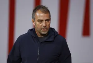 Hansi Flick Buka Suara soal Komentar Barcelona dan Real Madrid di Copa del Rey