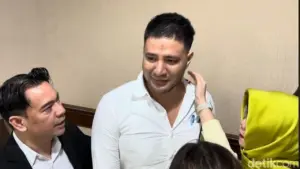 Tangis Ammar Zoni Pecah di Sidang, Emosi Terpukul Disebut Pengedar dan Dikaitkan dengan Anak Tangis Ammar Zoni Pecah di Sidang, Emosi Terpukul Disebut Pengedar dan Dikaitkan dengan Anak