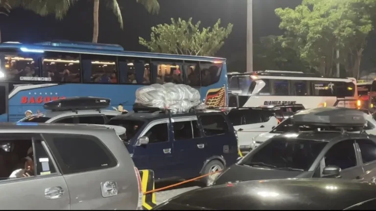 Arus Balik Lebaran 2026 – Ramai Kendaraan di Pelabuhan Bakauheni Tanpa Kepadatan Arus Balik Lebaran 2026 – Ramai Kendaraan di Pelabuhan Bakauheni Tanpa Kepadatan