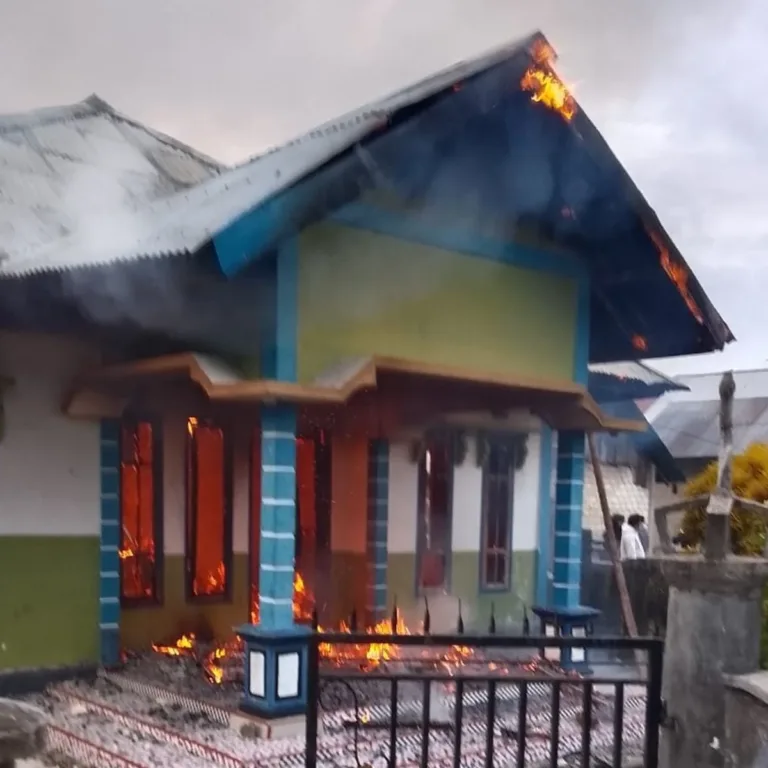 Bentrokan Pemuda Maluku 2026 – Satu Korban Meninggal, 3 Rumah Terbakar