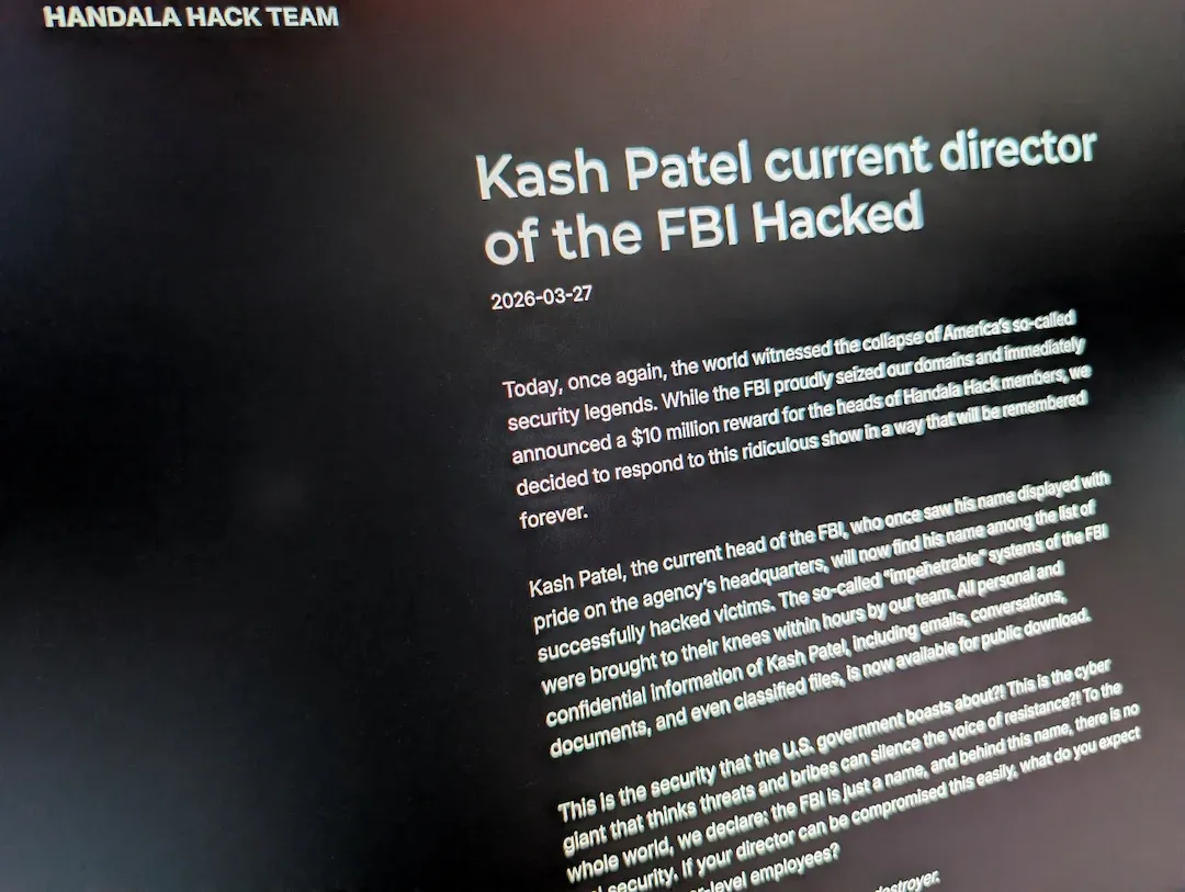 Email Pimpinan FBI Diretas Hacker Iran, Data Pribadi Tersebar Luas