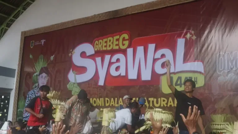 Gerebeg Ketupat Syawal 2026 – Ribuan Pengunjung Padati Bukit Sidogura Klaten Gerebeg Ketupat Syawal 2026 – Ribuan Pengunjung Padati Bukit Sidogura Klaten