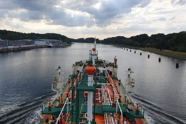 Kapal Pertamina Selat Hormuz: Awak Aman Meski Jalur Tertutup Kapal Pertamina Selat Hormuz: Awak Aman Meski Jalur Tertutup