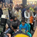 Kapolri Sapa Pemudik Bakauheni – Bagikan Bingkisan dan Boneka