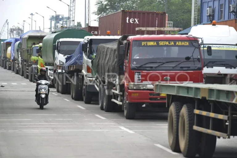 Kemacetan Tanjung Priok: DKI Gratiskan Lahan 5 Ha Kemacetan Tanjung Priok: DKI Gratiskan Lahan 5 Ha