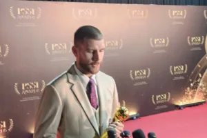 Maarten Paes Raih Penghargaan Kiper Terbaik PSSI Awards 2026