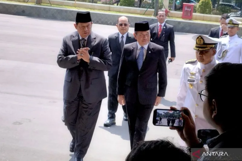 Melayat Juwono Sudarsono – SBY dan JK Hormati Mendiang Eks Menhan Melayat Juwono Sudarsono – SBY dan JK Hormati Mendiang Eks Menhan