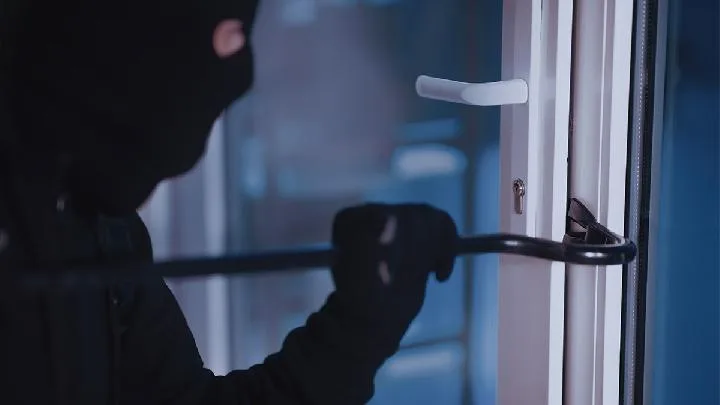 Pencuri Bobol Rumah Qur’an Bekasi, 20 HP Raib Pencuri Bobol Rumah Qur’an Bekasi, 20 HP Raib