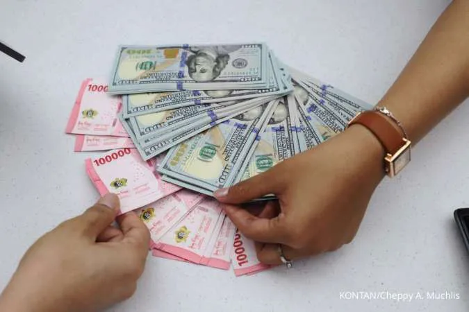 Rupiah Melemah ke Rp 17.002 per Dolar AS, Ini Penyebabnya
